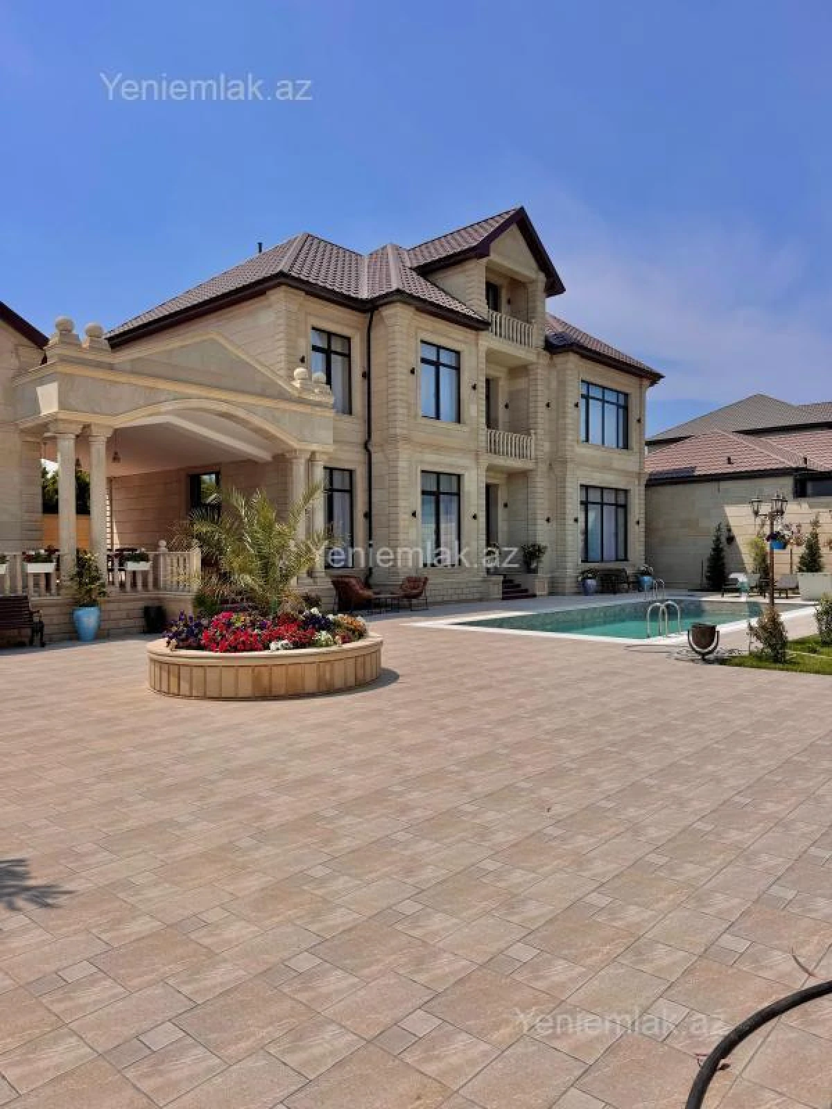 Satılır 4 otaqlı həyət evi 600 m²