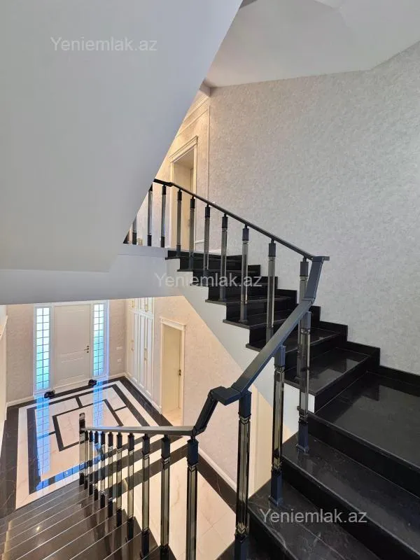 Satılır 4 otaqlı həyət evi 600 m²