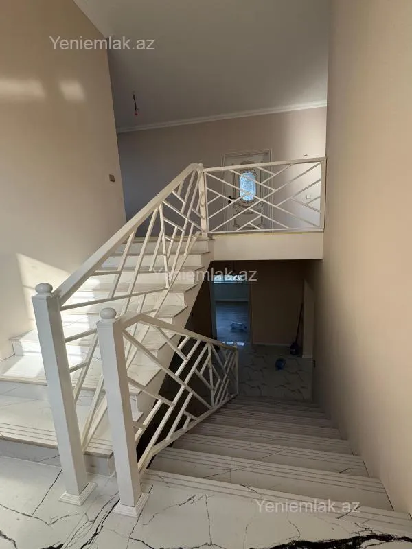 Satılır 7 otaqlı həyət evi 192 m²