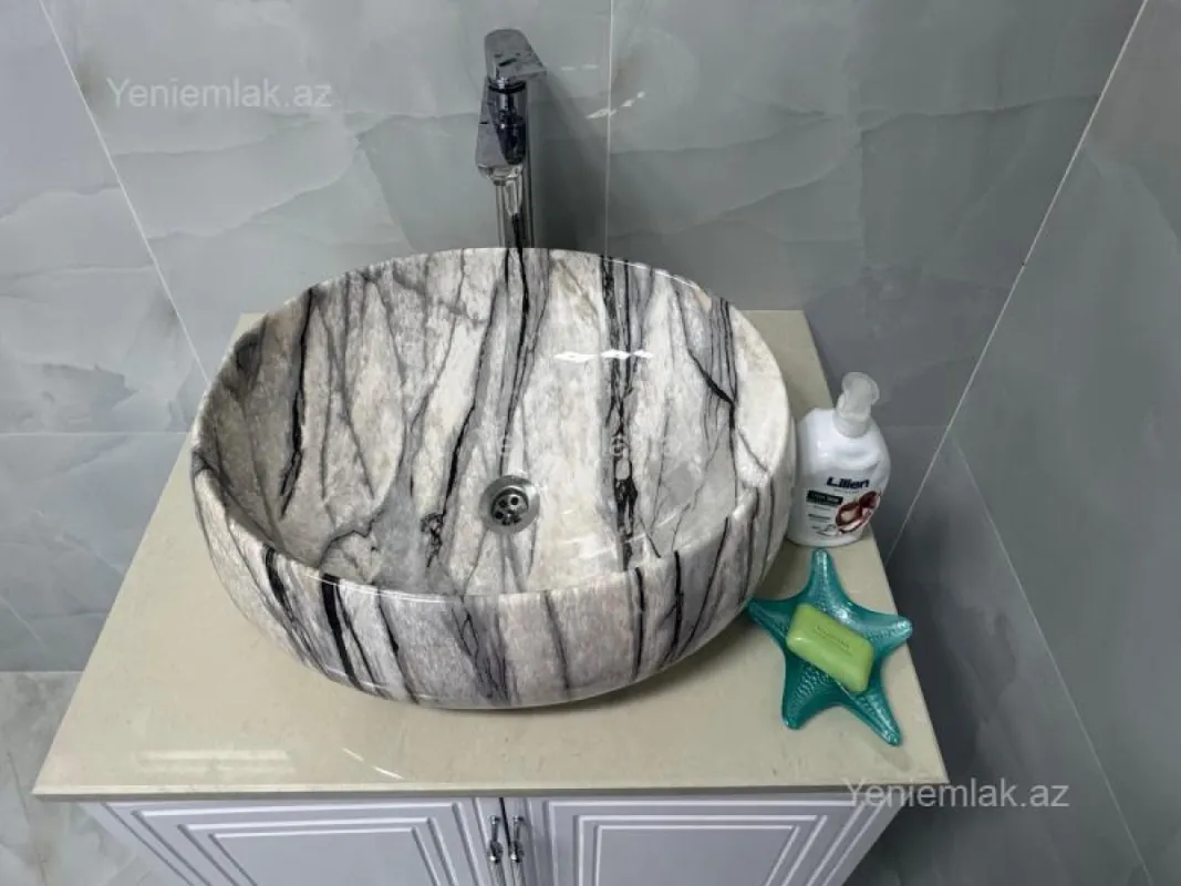 Satılır 7 otaqlı həyət evi 192 m²