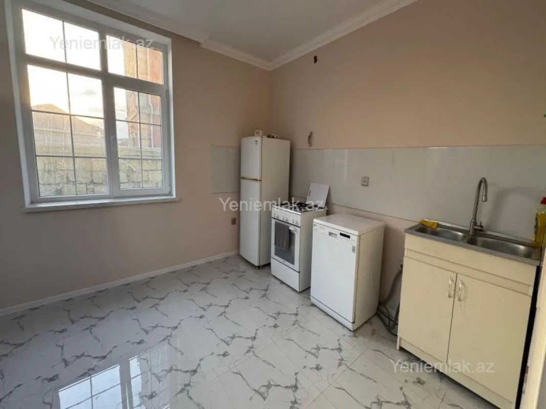 Satılır 7 otaqlı həyət evi 192 m²