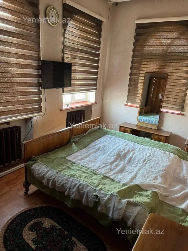 Satılır 7 otaqlı həyət evi 220 m²