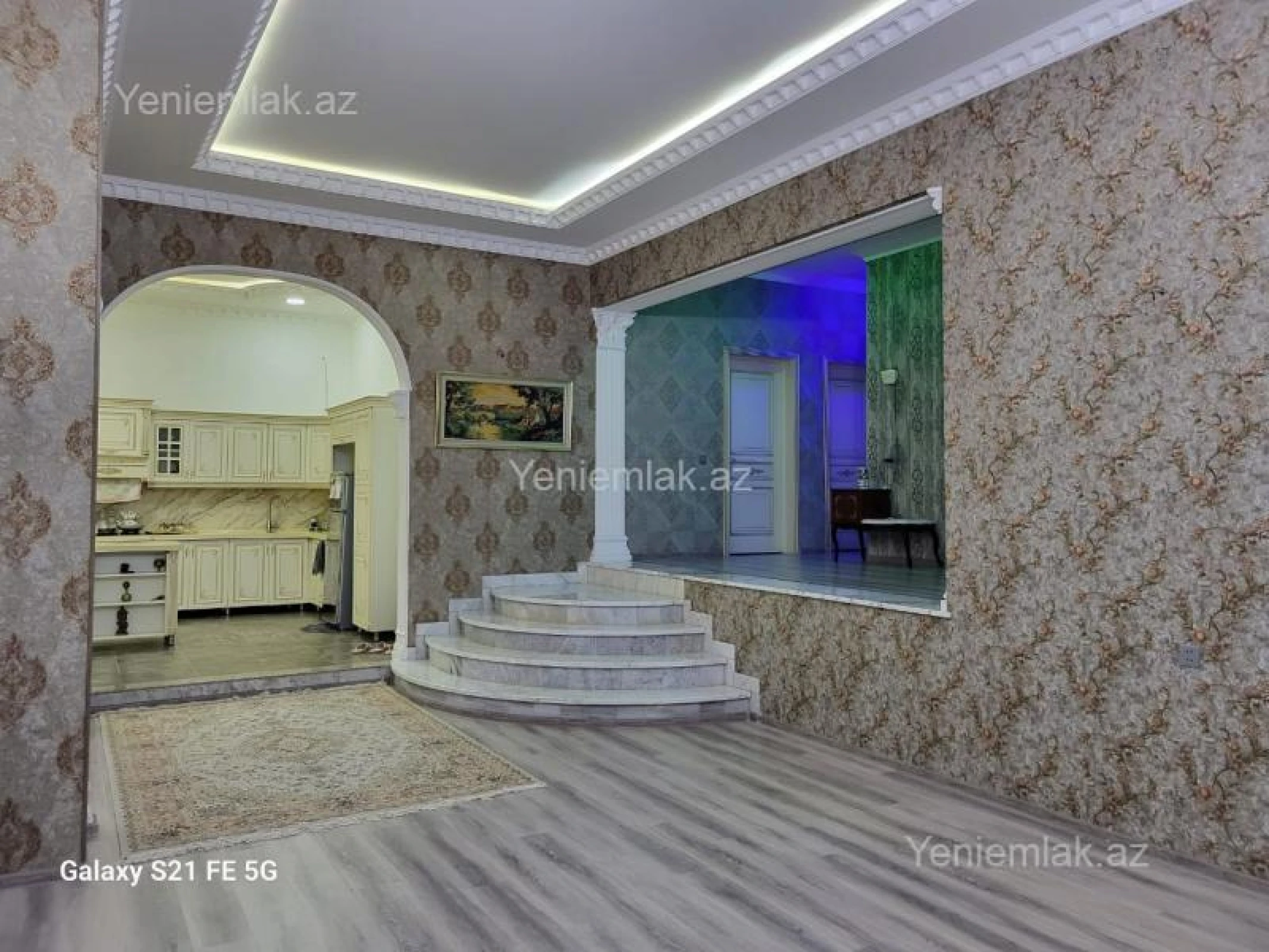 Satılır 5 otaqlı həyət evi 240 m²