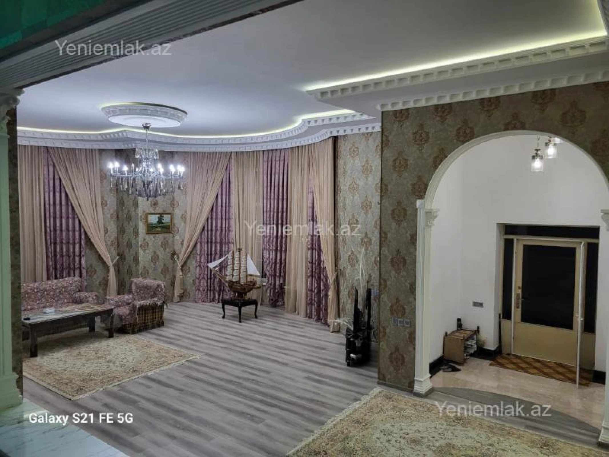 Satılır 5 otaqlı həyət evi 240 m²