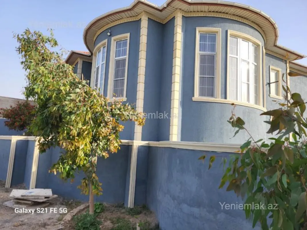 Satılır 5 otaqlı həyət evi 240 m²