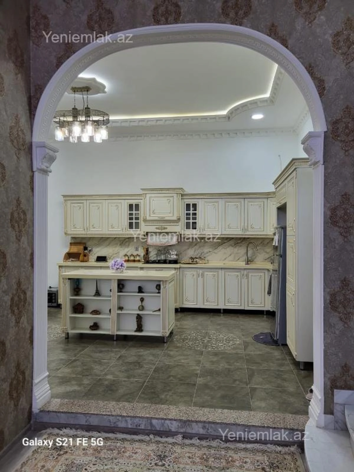 Satılır 5 otaqlı həyət evi 240 m²