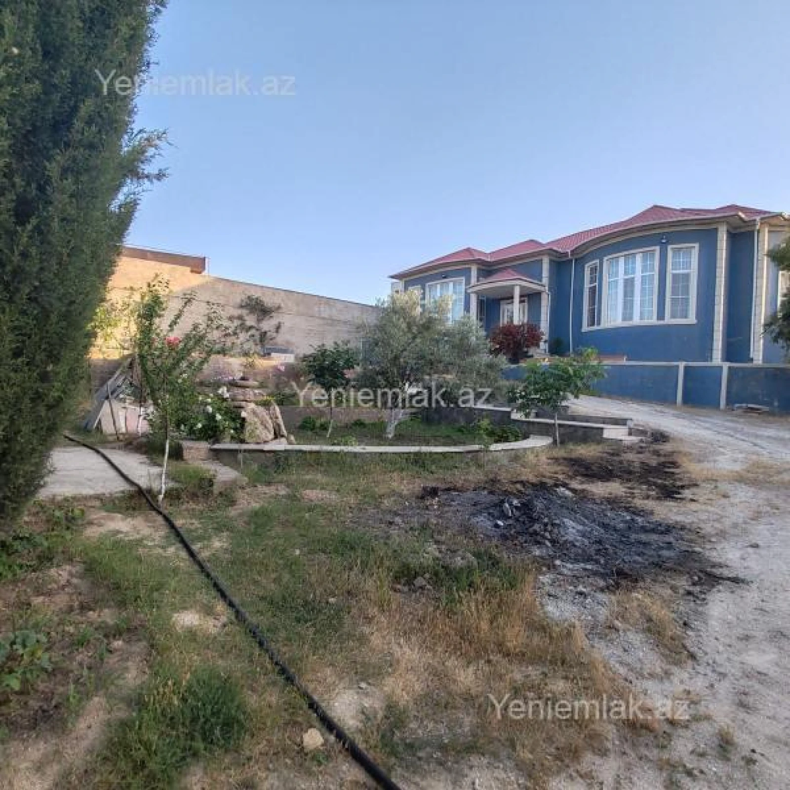 Satılır 5 otaqlı həyət evi 240 m²
