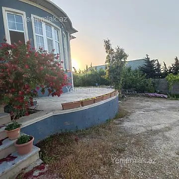Satılır 5 otaqlı həyət evi 240 m²