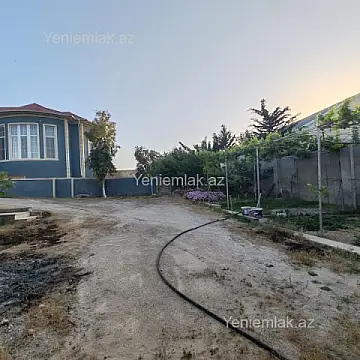 Satılır 5 otaqlı həyət evi 240 m²