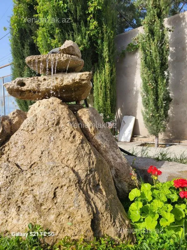 Satılır 5 otaqlı həyət evi 240 m²