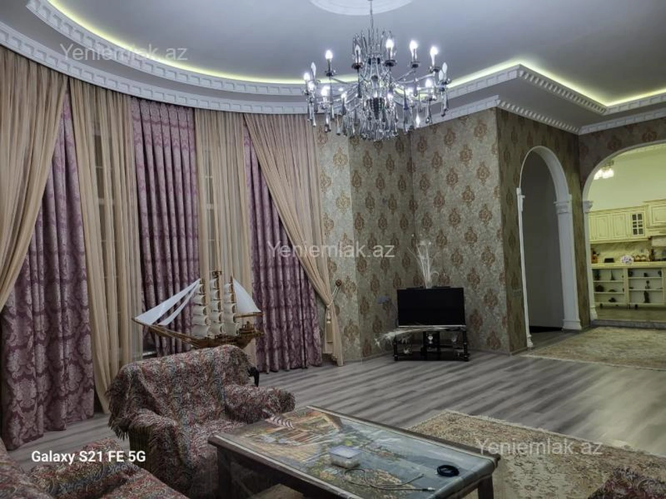 Satılır 5 otaqlı həyət evi 240 m²