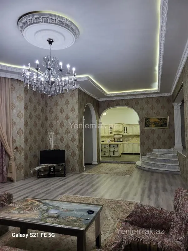 Satılır 5 otaqlı həyət evi 240 m²