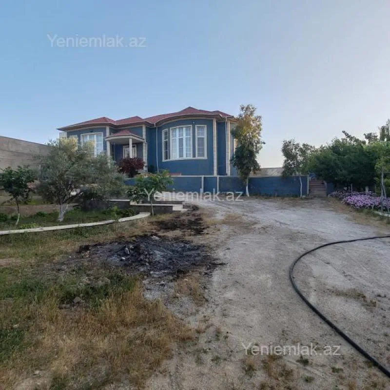 Satılır 5 otaqlı həyət evi 240 m²