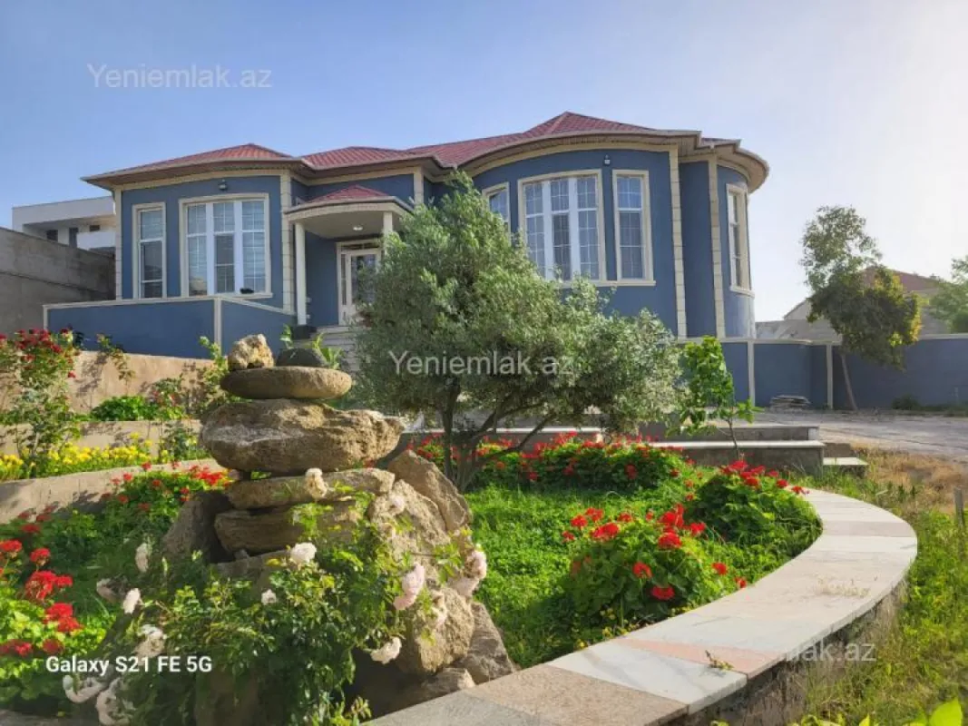 Satılır 5 otaqlı həyət evi 240 m²