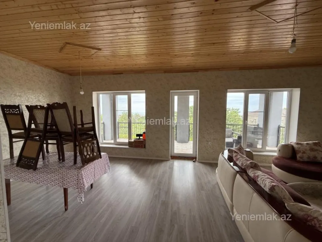 Satılır 6 otaqlı həyət evi 200 m²