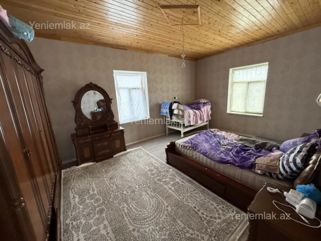 Satılır 6 otaqlı həyət evi 200 m²