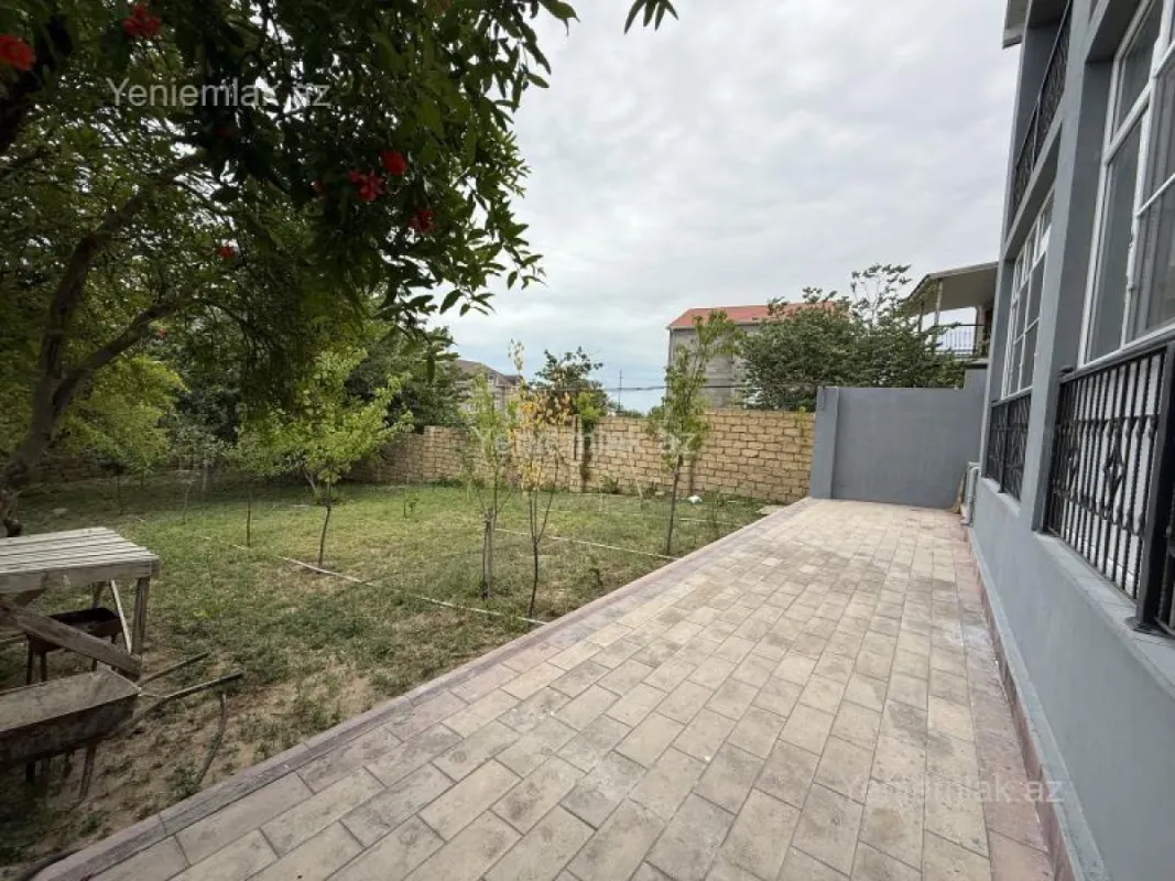 Satılır 6 otaqlı həyət evi 200 m²