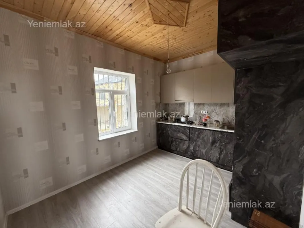 Satılır 6 otaqlı həyət evi 200 m²