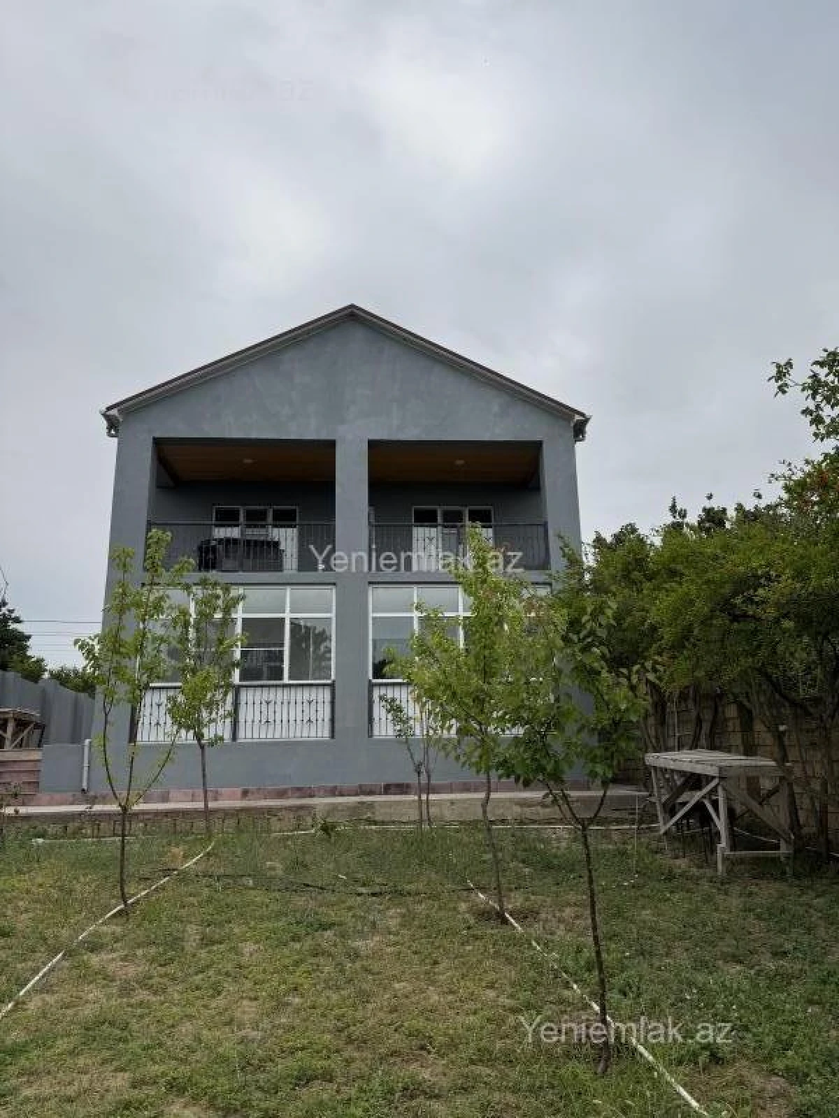 Satılır 6 otaqlı həyət evi 200 m²