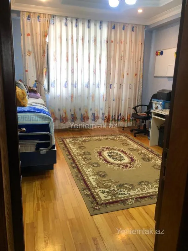 Satılır 3 otaqlı yeni tikili 120 m²