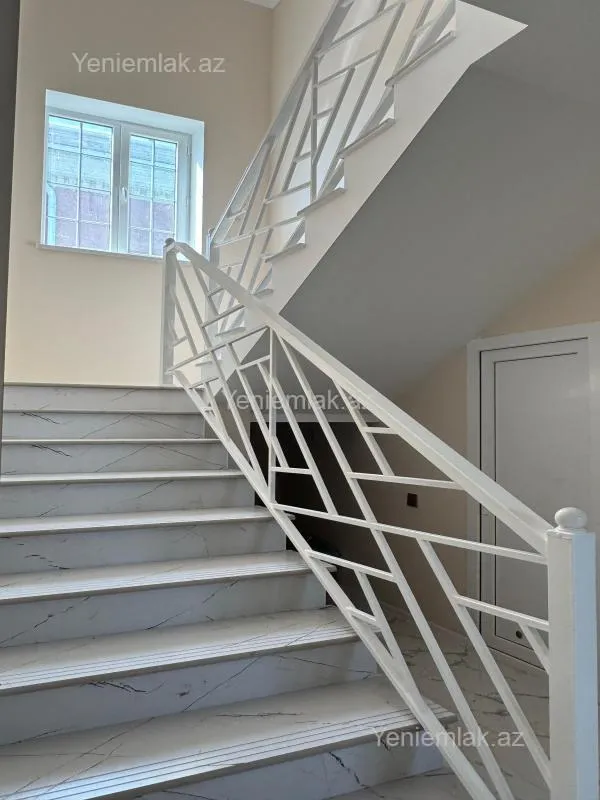 Satılır 5 otaqlı həyət evi 190 m²