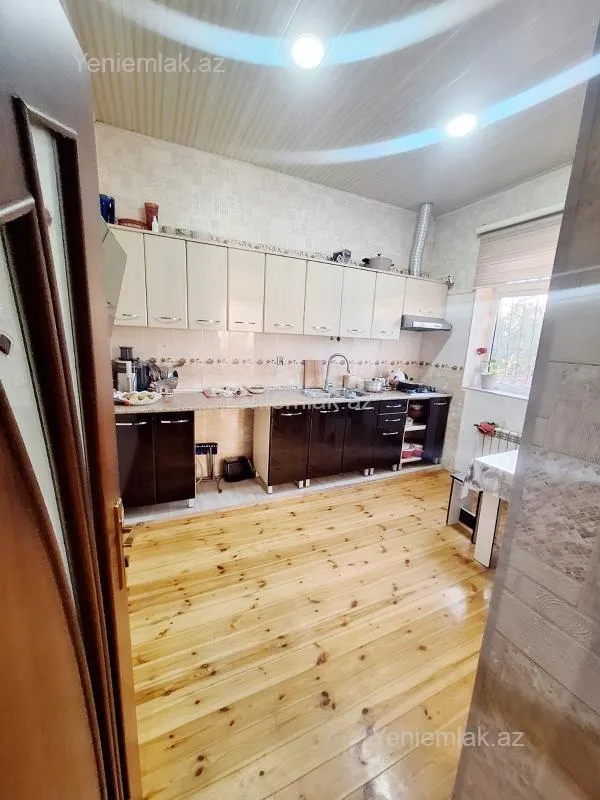 Satılır 4 otaqlı həyət evi 140 m²