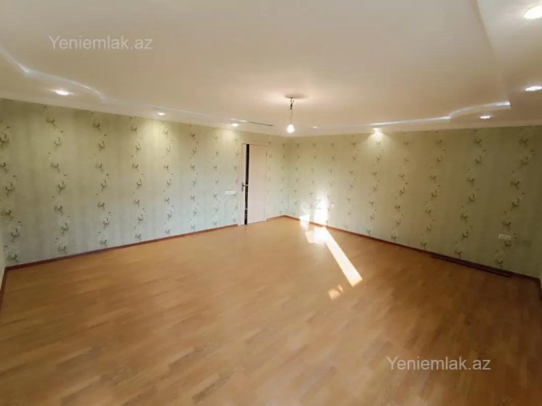 Satılır 4 otaqlı köhnə tikili 85 m²