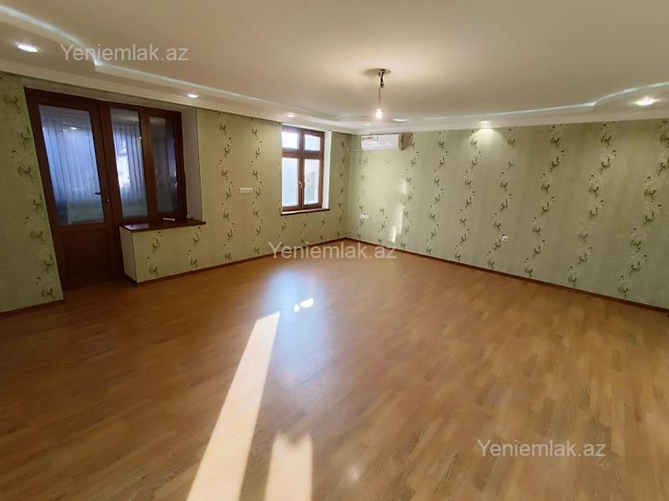 Satılır 4 otaqlı köhnə tikili 85 m²