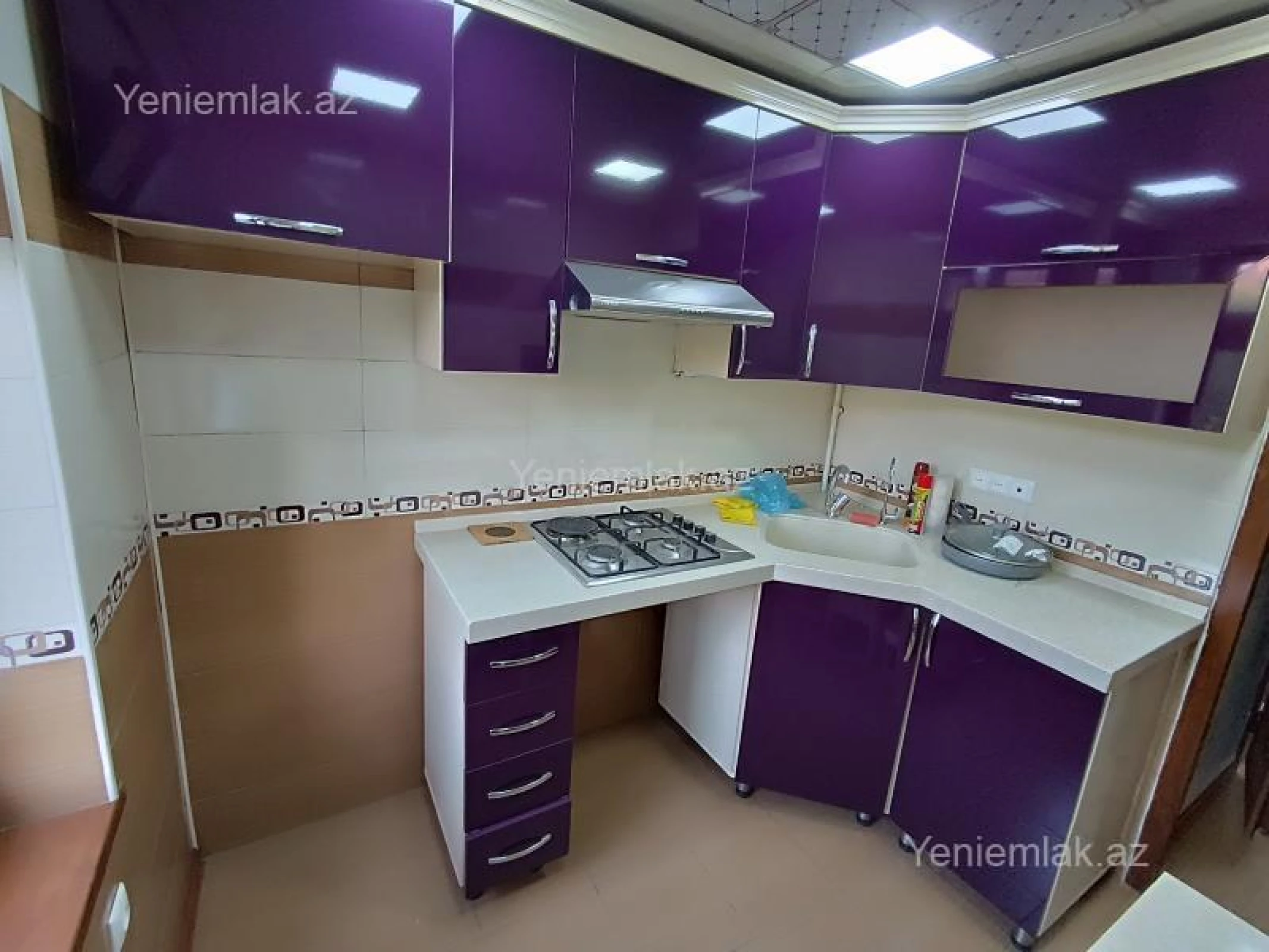 Satılır 4 otaqlı köhnə tikili 85 m²