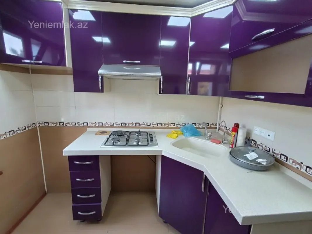 Satılır 4 otaqlı köhnə tikili 85 m²