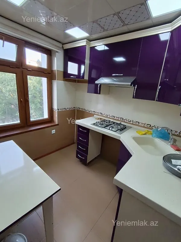 Satılır 4 otaqlı köhnə tikili 85 m²