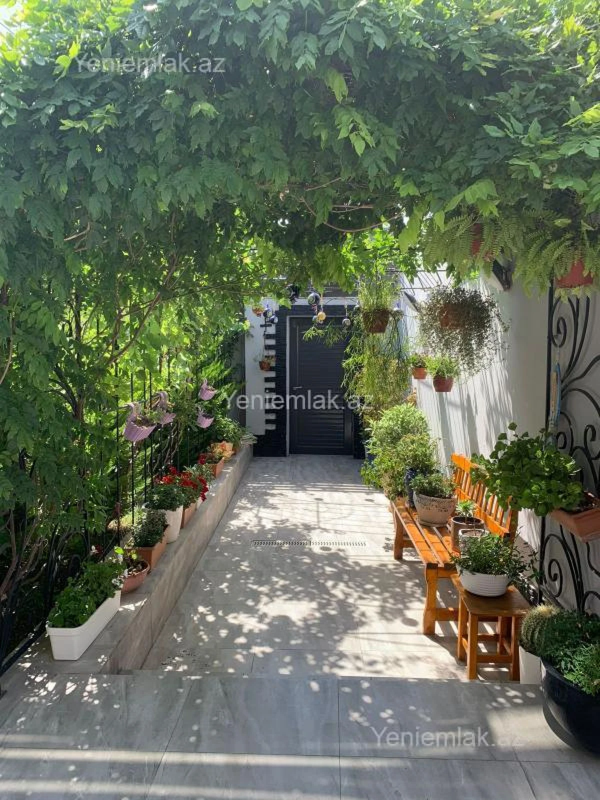 Satılır 6 otaqlı həyət evi 300 m²