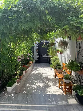 Satılır 6 otaqlı həyət evi 300 m²
