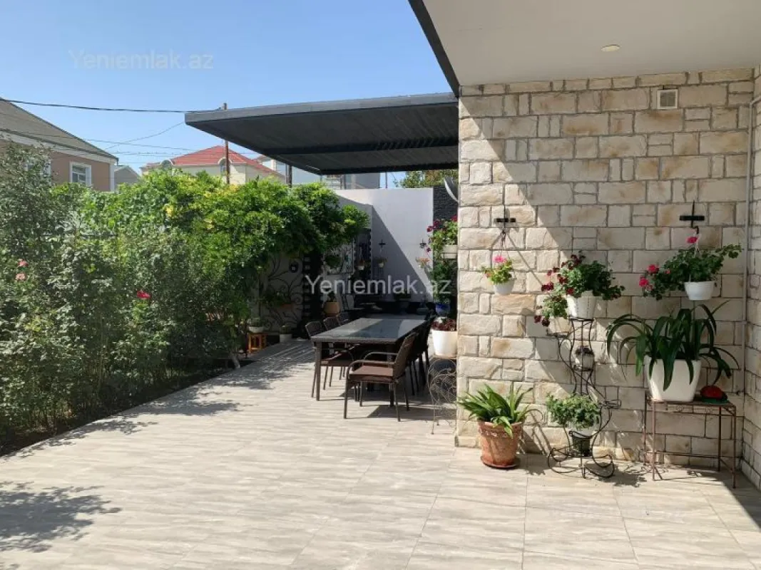 Satılır 6 otaqlı həyət evi 300 m²