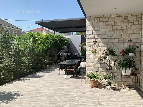 Satılır 6 otaqlı həyət evi 300 m²