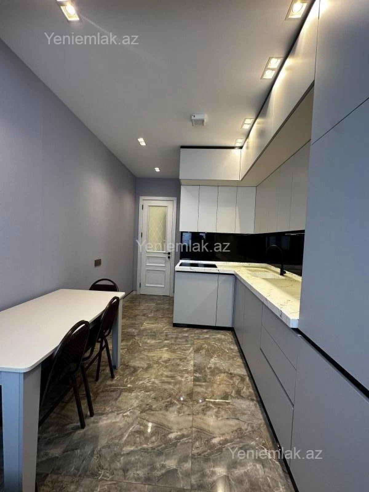 Satılır 3 otaqlı yeni tikili 72 m²