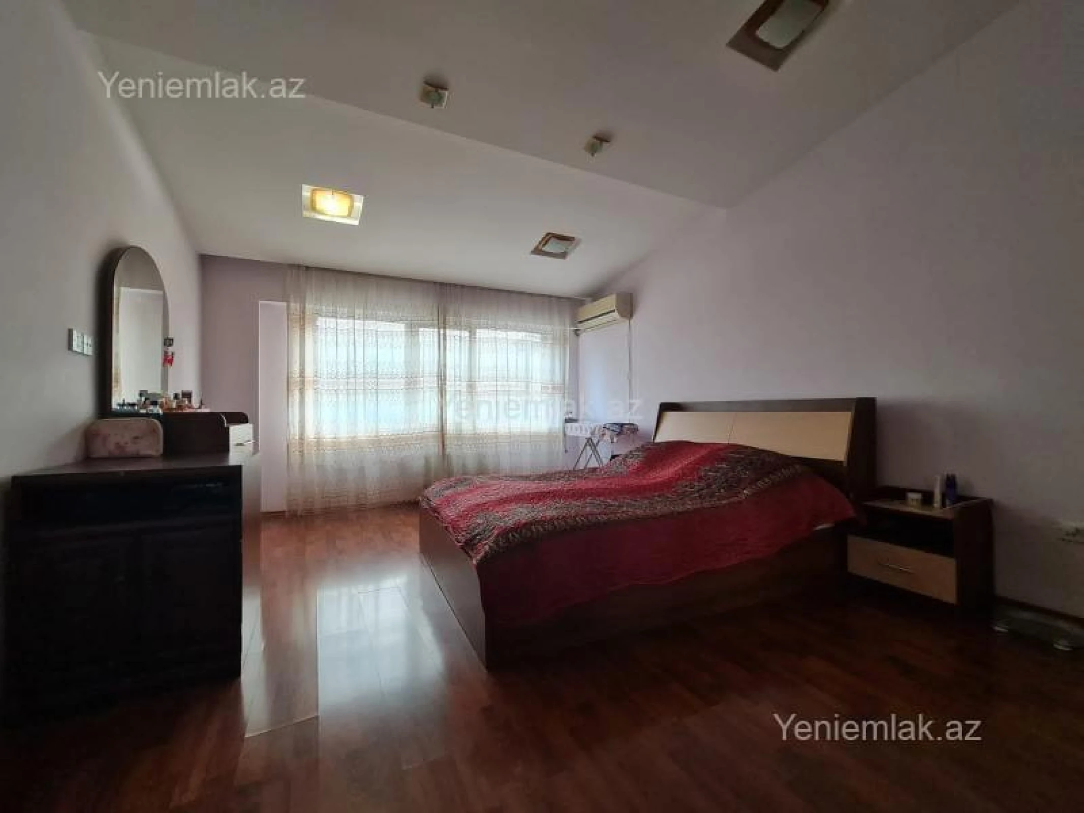 Satılır 4 otaqlı yeni tikili 140 m²