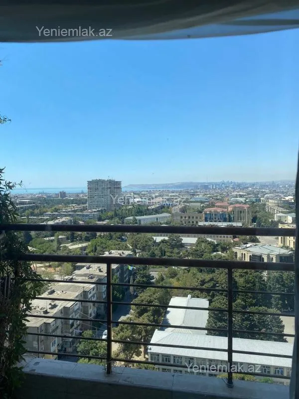 Satılır 3 otaqlı köhnə tikili 117 m²