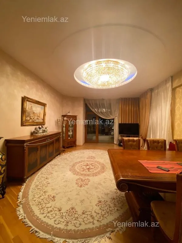 Satılır 3 otaqlı köhnə tikili 117 m²