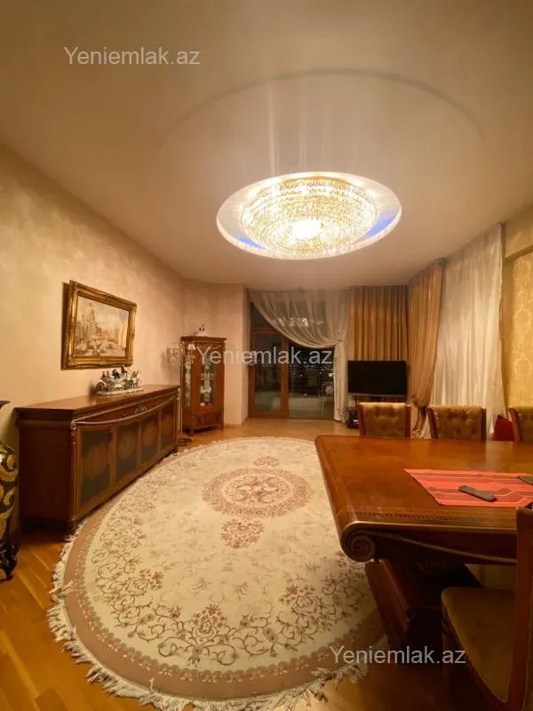 Satılır 3 otaqlı köhnə tikili 117 m²