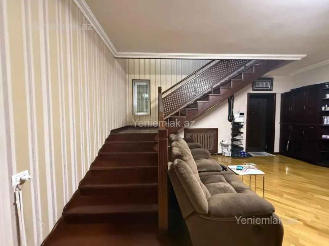 Satılır 5 otaqlı həyət evi 250 m²