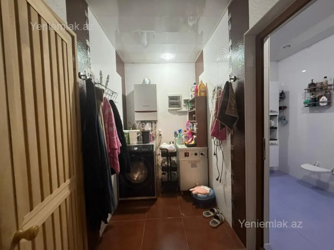 Satılır 5 otaqlı həyət evi 250 m²