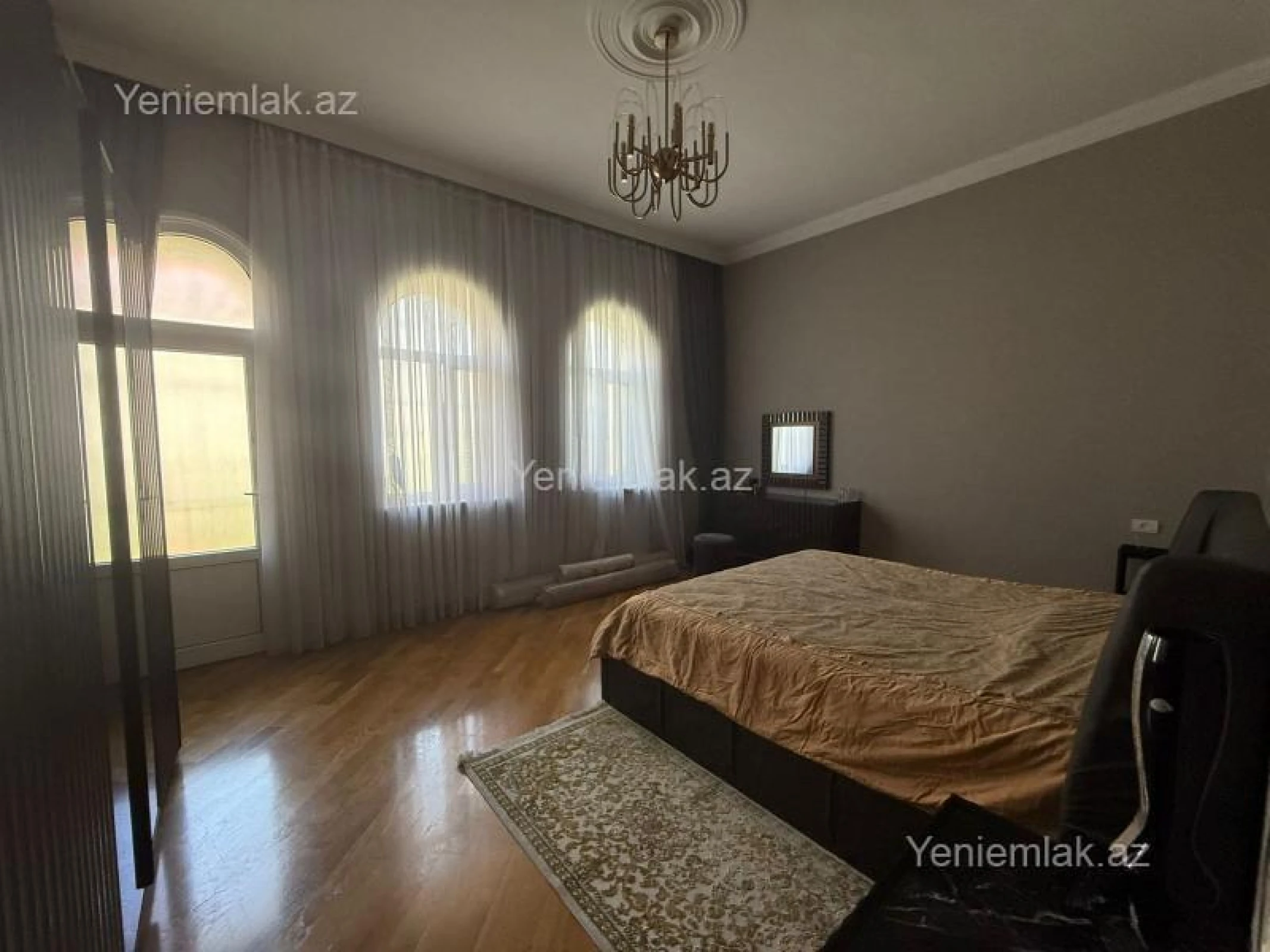 Satılır 5 otaqlı həyət evi 250 m²