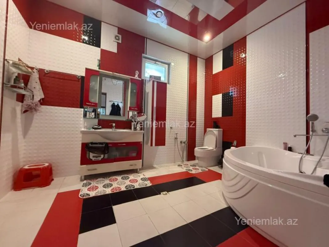 Satılır 5 otaqlı həyət evi 250 m²