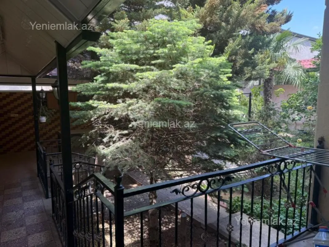 Satılır 5 otaqlı həyət evi 250 m²