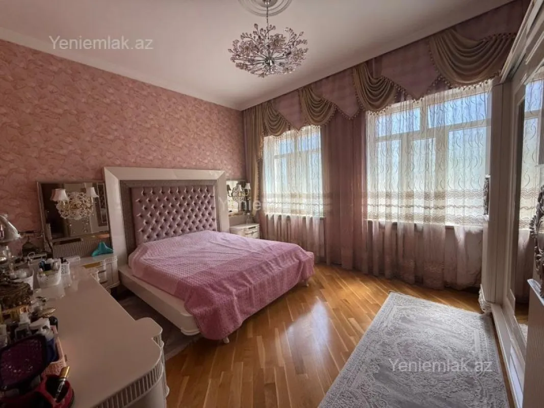 Satılır 5 otaqlı həyət evi 250 m²