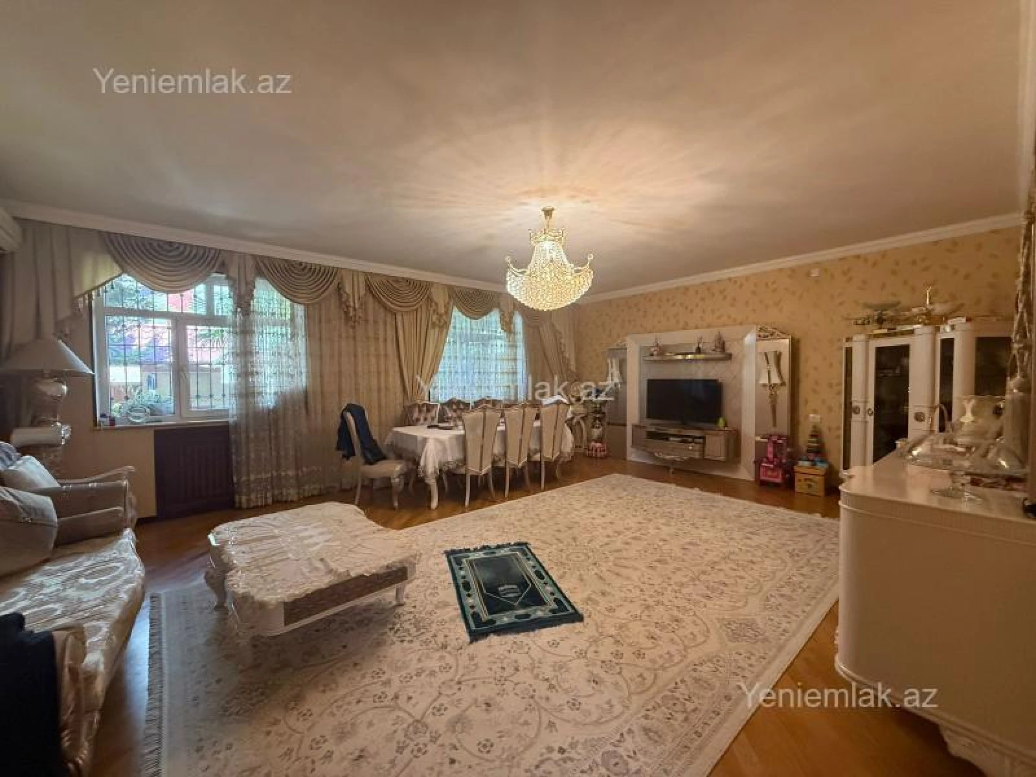 Satılır 5 otaqlı həyət evi 250 m²