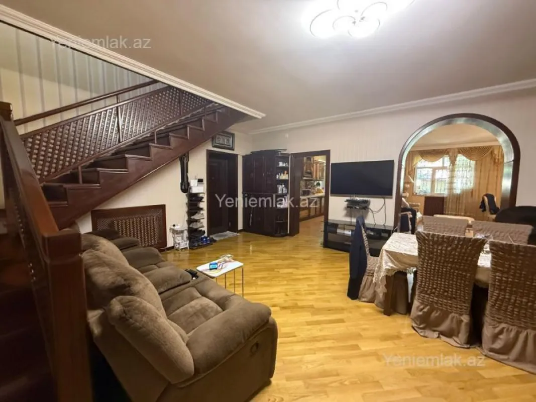 Satılır 5 otaqlı həyət evi 250 m²