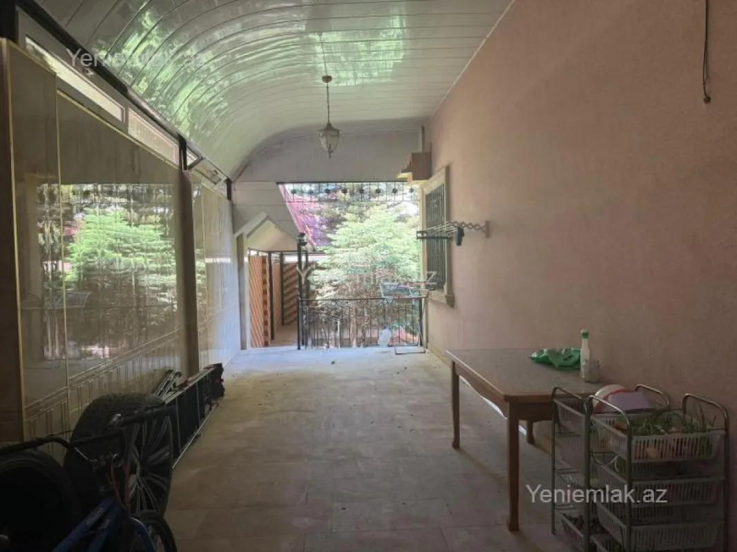 Satılır 5 otaqlı həyət evi 250 m²