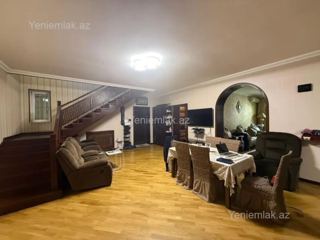 Satılır 5 otaqlı həyət evi 250 m²